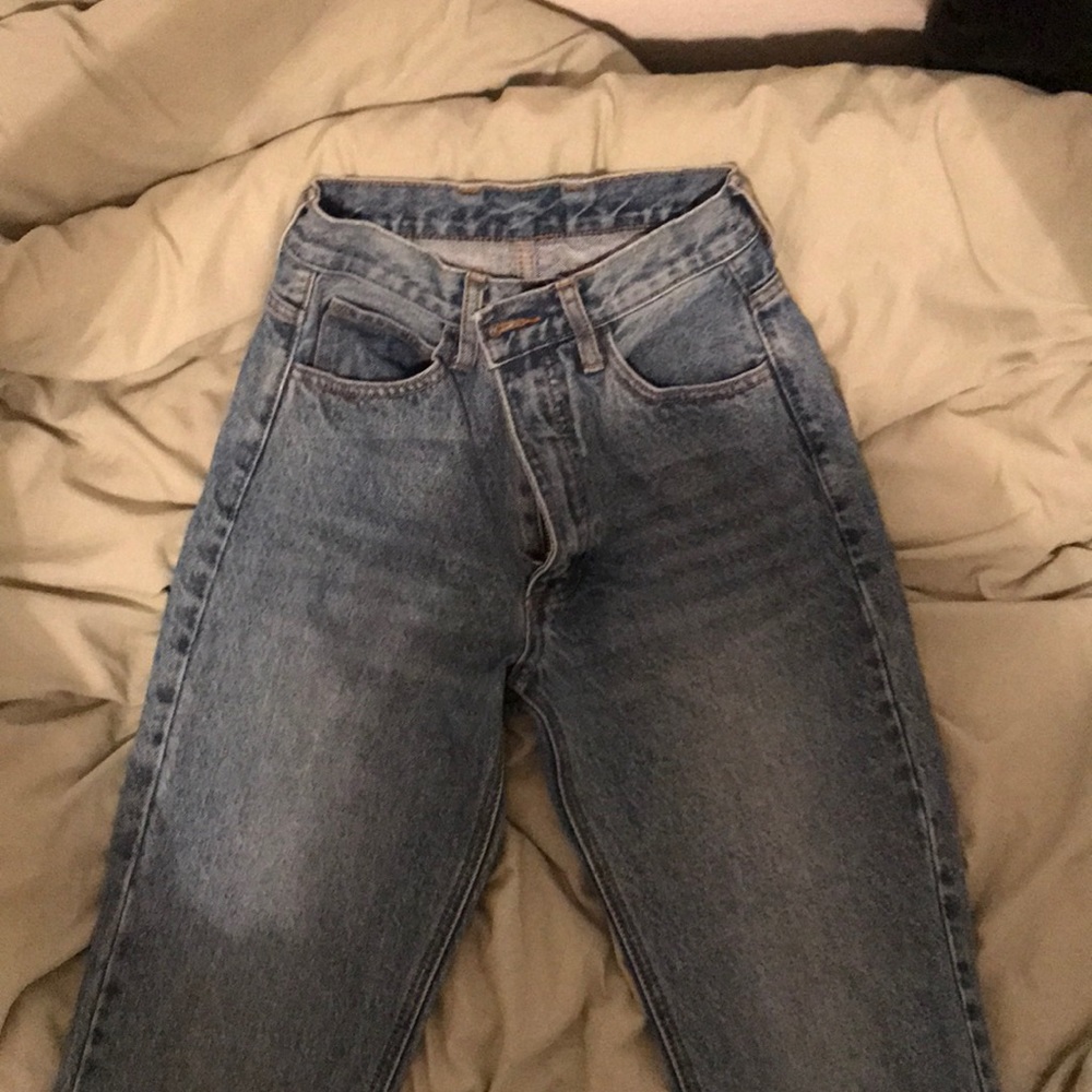 Brandy Melville Medium Wash High Rise Jean